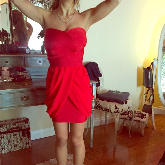 Gorgeous red tulip elastic and lace dress