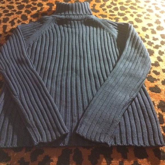 🚫SOLD/Bundle🚫 @nesbittoh❄️BLUE RIBBED SWEATER - Picture 2 of 4