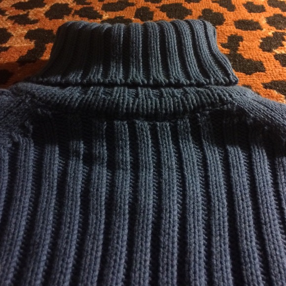 🚫SOLD/Bundle🚫 @nesbittoh❄️BLUE RIBBED SWEATER - Picture 4 of 4