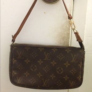 Authentic Louis Vuitton pochette