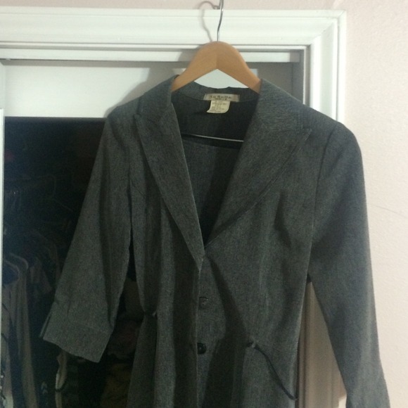 Blazer and skirt - Picture 2 of 3