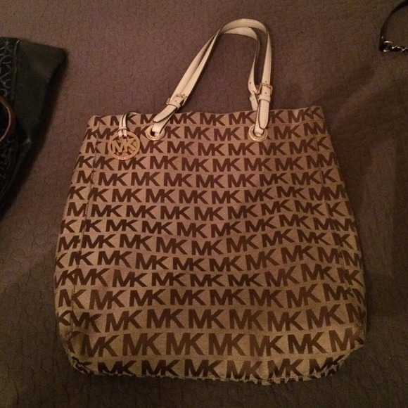 Michael Kors Handbags - Michael Kors tote bag!