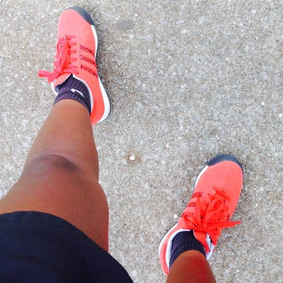 Red samaos, cheetah print stripes