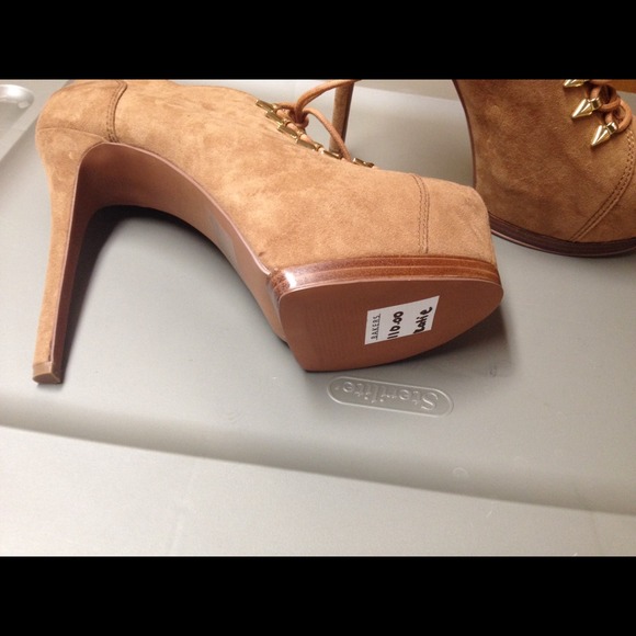 NWT Tan soft faux suede booties, never worn, 8.5 - Picture 2 of 3