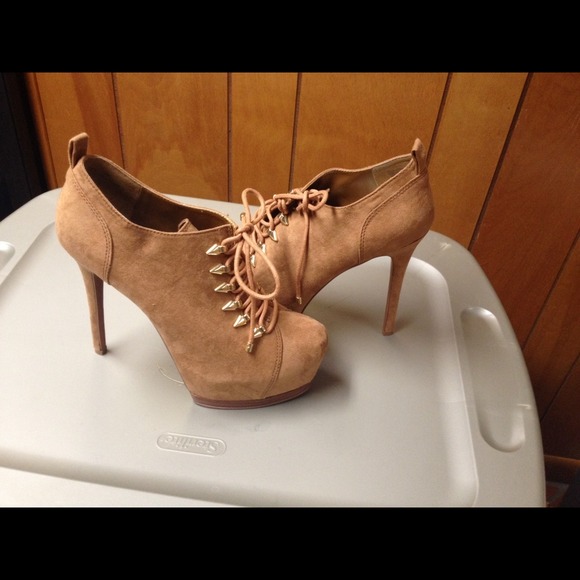 NWT Tan soft faux suede booties, never worn, 8.5 - Picture 3 of 3