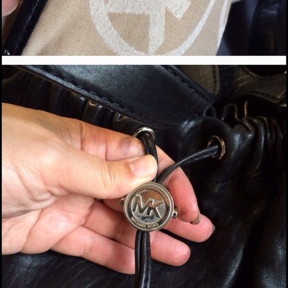 Michael Kors Gorgeous Black Leather Medium size - Picture 2 of 3