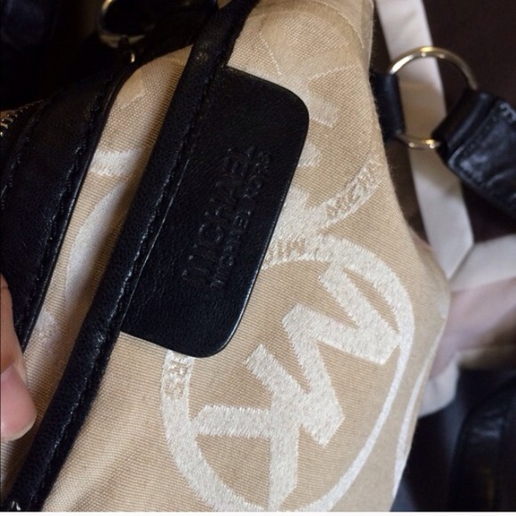 Michael Kors Gorgeous Black Leather Medium size - Picture 3 of 3