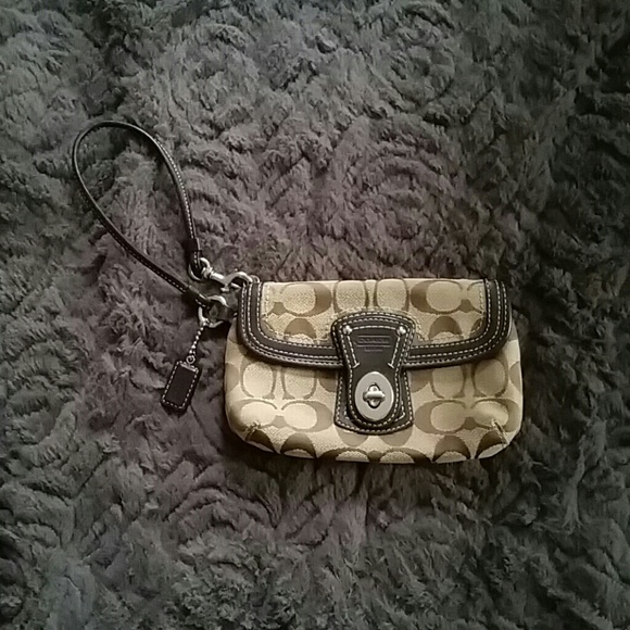 Coach wristlet - Picture 1 of 1