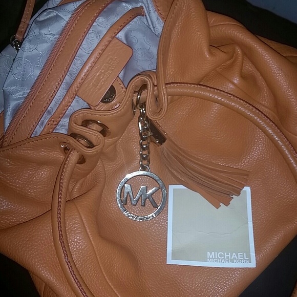 💕Host Pick💕 SOLD Michael Kors Orange Leather Bag - Picture 2 of 4