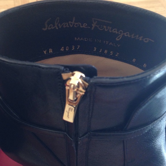 Authentic ferragamos boots - Picture 3 of 4