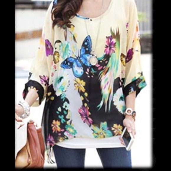 🎉HP🎉BLUE BATWING BUTTERFLY TOP