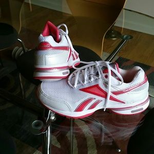 Woman's White gym shoes