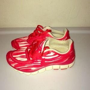 Nike Shoe. Women's Size 5.5. Great Condition.