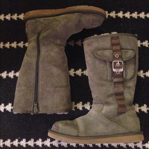 Ugg Retro Cargo Boot in Burnt Olive Suede