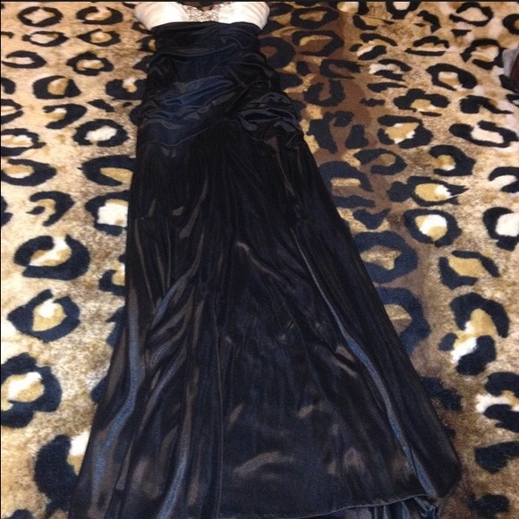 Black/White Prom/Formal Dress - Picture 2 of 3
