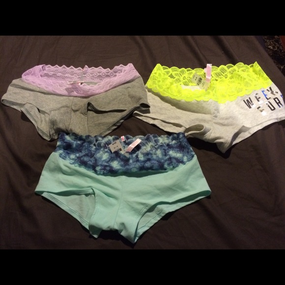 NWT VS LOT OF 6 PANTIES SIZE MEDIUM