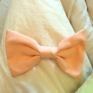 American Apparel light pink bow clip