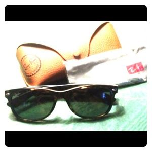 Unisex Ray Ban Tortoise Wayfarer
