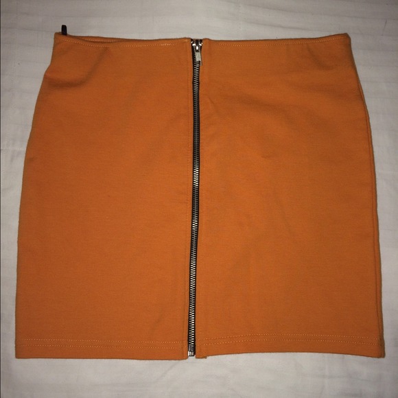 H&M Dresses & Skirts - H&M front zipper skirt