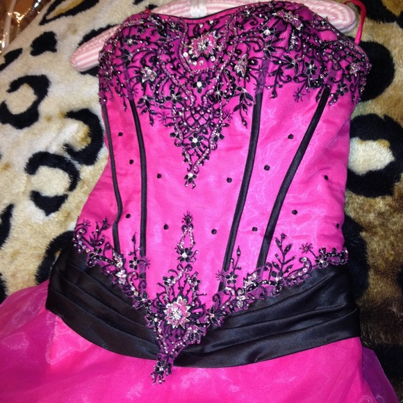 Hot pink/Black dress Negotiate 👍👍 - Picture 2 of 4