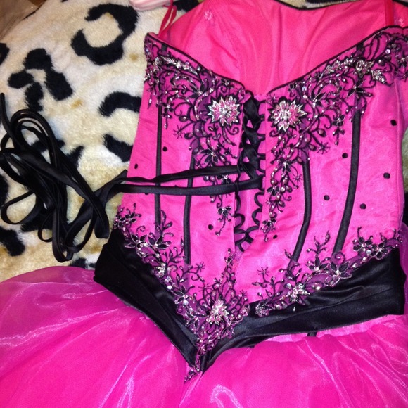 Hot pink/Black dress Negotiate 👍👍 - Picture 3 of 4