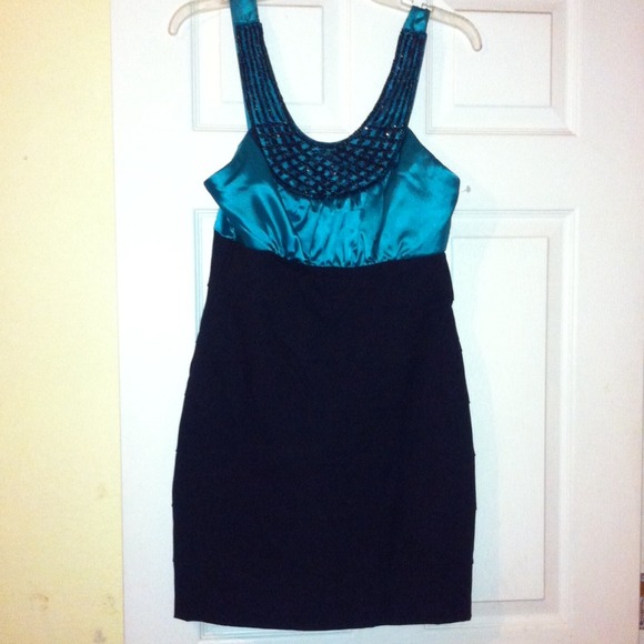 Black and blue Dress. - Picture 1 of 3