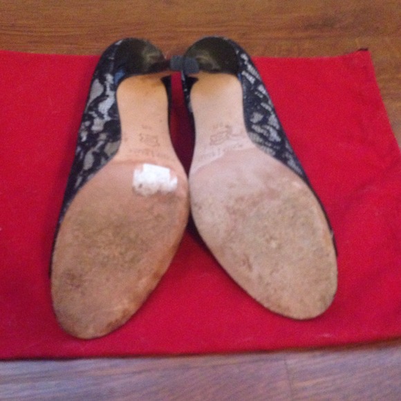 Black lace heels w/ gold underlay - Picture 3 of 4