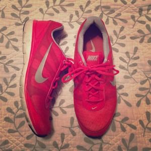 Nike Air Red and Silver running shoes 👟