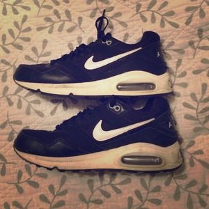Black and White Nike Air Max Shoes! Great price!