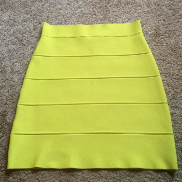 🔴SOLD HP🎉 1/1/15 "New Year New You" BCBG Skirt - Picture 2 of 3