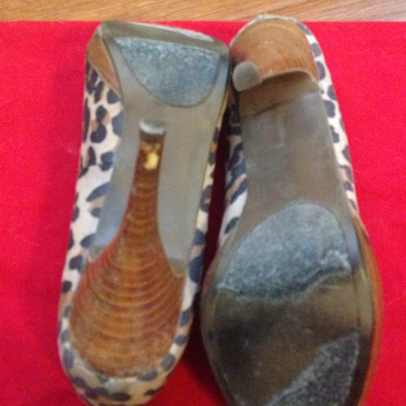 Leopard Print Peep Toe Heel - Picture 3 of 4