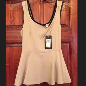 SALE 🎉 Guess peplum top