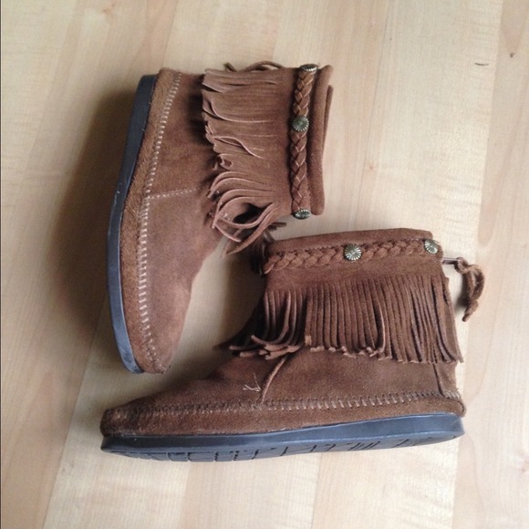 Minnetonka Boots - Minnetonka fringe boots