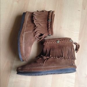 Minnetonka fringe boots