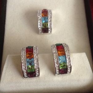 Fashionably earring and pendant set