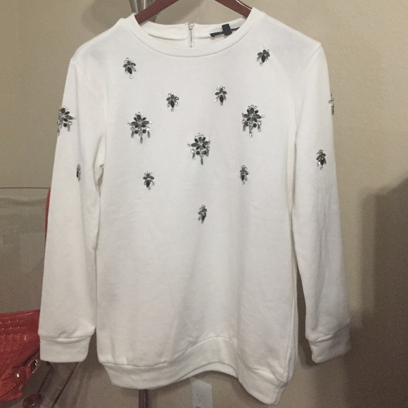 Host Pick๐ ITRO Sweater - Picture 2 of 8