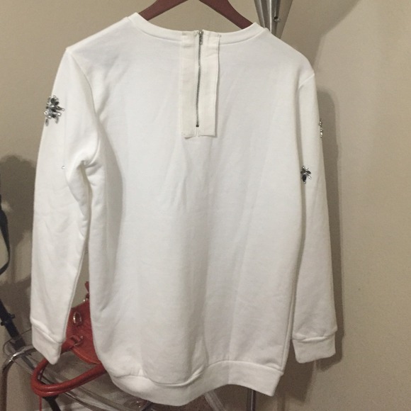 Host Pick๐ ITRO Sweater - Picture 3 of 8