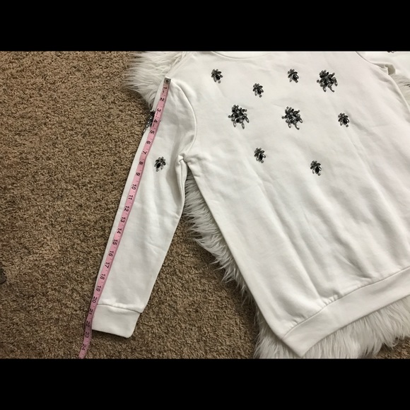 Host Pick๐ ITRO Sweater - Picture 7 of 8