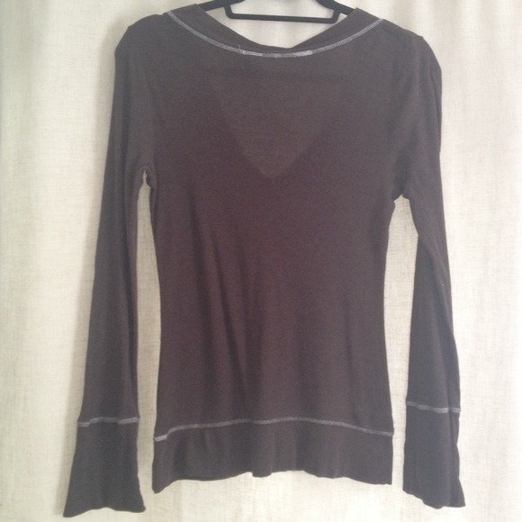 Brown V-Neck Long Sleeve White Trim Top - Picture 2 of 4