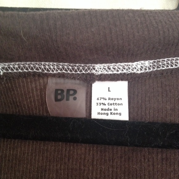 Brown V-Neck Long Sleeve White Trim Top - Picture 3 of 4