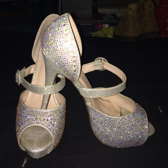 About  4inch heel from Debbi's only wore once - Picture 1 of 4