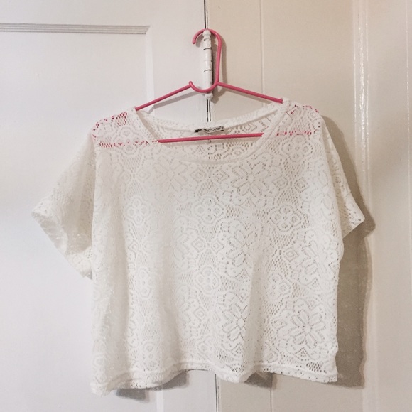 SALE ✨ Lace boxy crop top