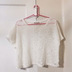 SALE ✨ Lace boxy crop top