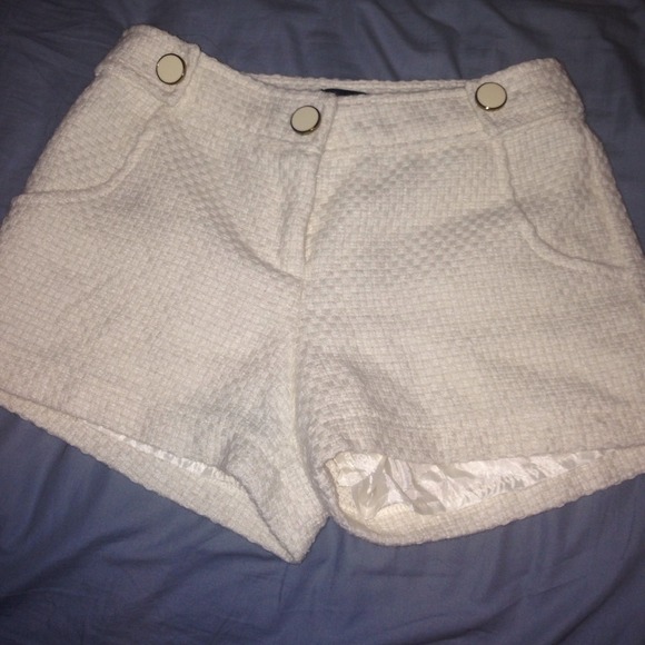 Boutique Off-white sweater shorts