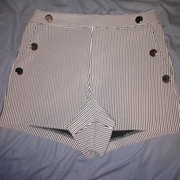 High-waisted striped shorts from boutique