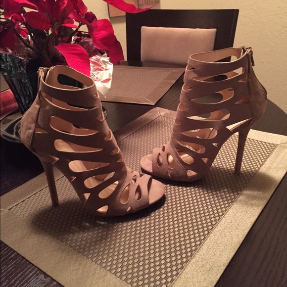 Fabulous pair of Nude heels