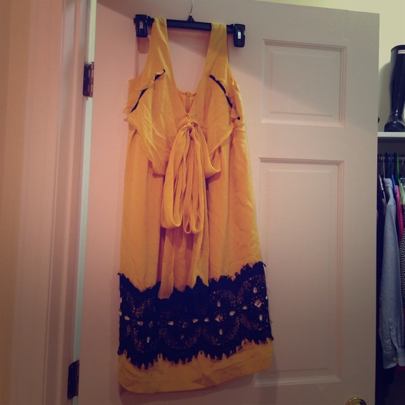 Elegant yellow party dress