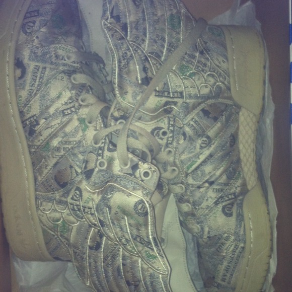 Jeremy Scott wings, 2.0 money