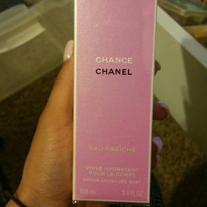 Chance Chanel sheer moist mist