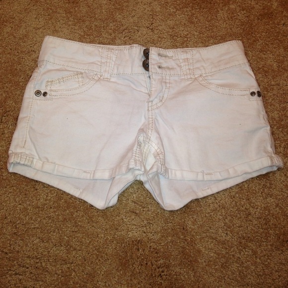 White shorts - Picture 1 of 2